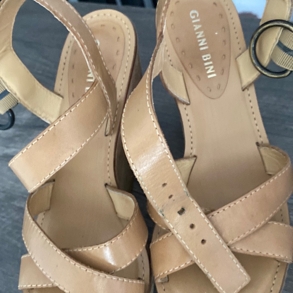 Gianni Bini Wedge Women’s Wedge Sandals Size 7 Camel Color.